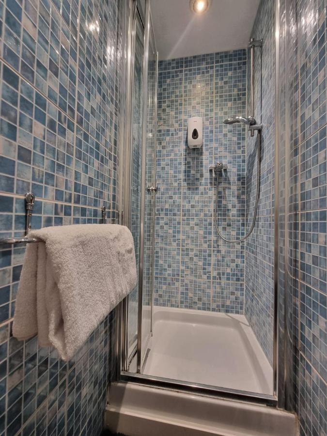 Private * Bath